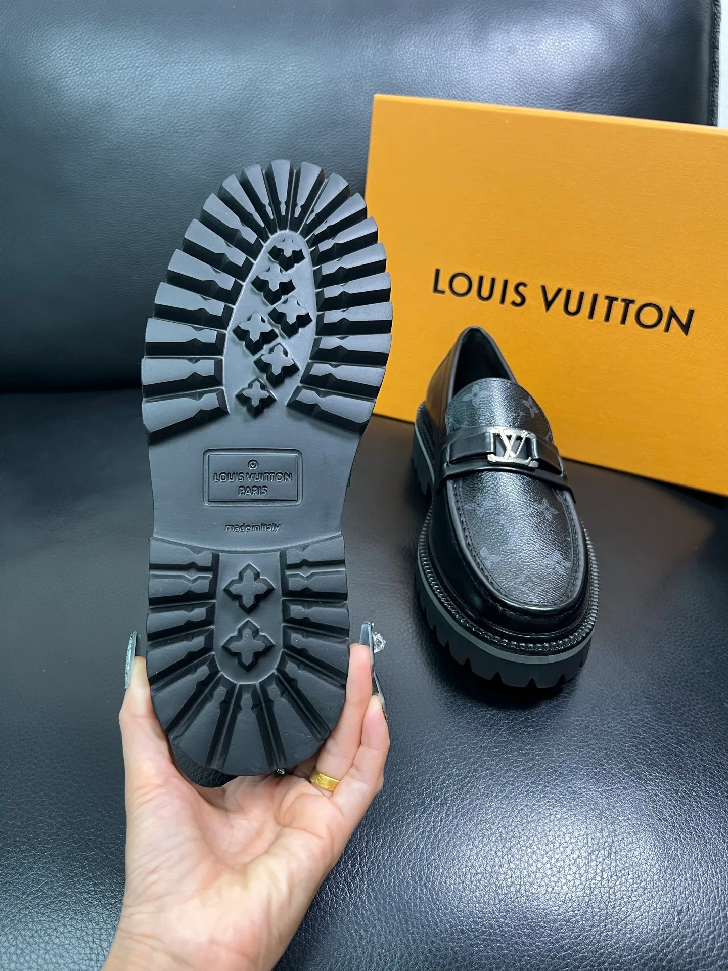 Men's shoes 💰780 Lv top purchasing Louis Vuitton leather shoes counter synchronization, uppers imported from Italy, imported water-dyed cowhide lining, soles: original soles specially provided by the original factory, original factory follow-up goods, high quality, welcome to compare, code number 38-44 (customized 45) 85842